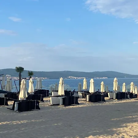 Paradiso B 210 Private Sea View * 네세부르